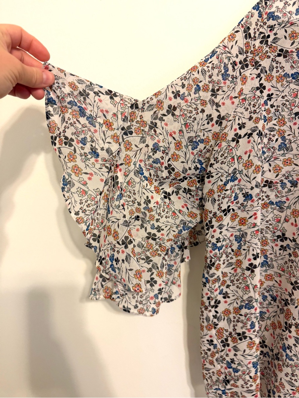 2/$30 Vince Camuto Floral Ruffle Sleeve Blouse Size Large Boho Peasant Top - Picture 5 of 8